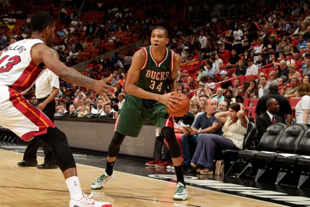 勇士一年合同签18年9号秀 上赛季场均7分