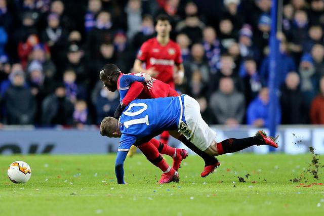 小卡缺阵哈登末节超神 快船力克独行侠追至2-2