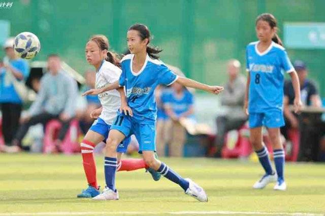 辽宁揭幕战赛前领取总冠军戒指 升起冠军旗帜